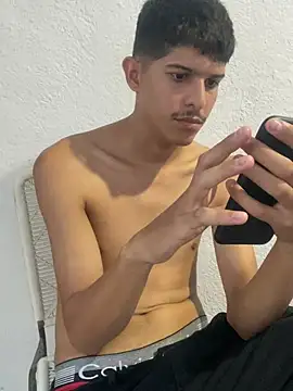 Snapshot of LiamGadiell chatting on April 2026 10:40:01 PM LiamGadiell online show from April 2026 10:40:01 PM