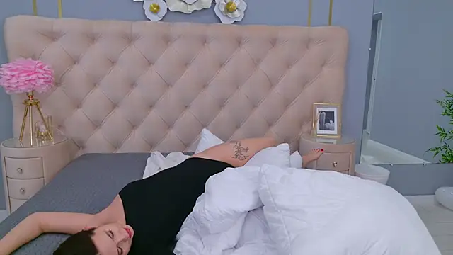 milaleoneli online show from February 2025 06:40:02 PM