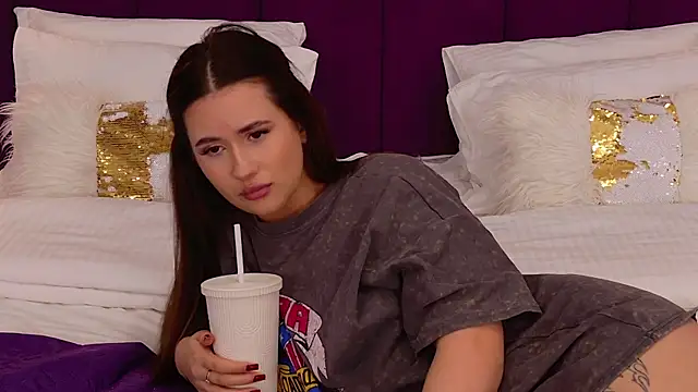 milaleoneli online show from March 2025 06:32:01 PM