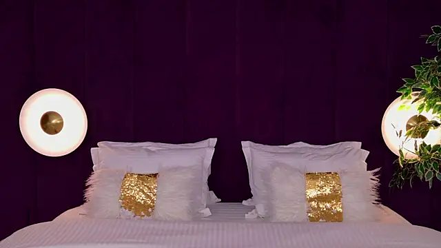 milaleoneli online show from October 2025 02:48:01 PM