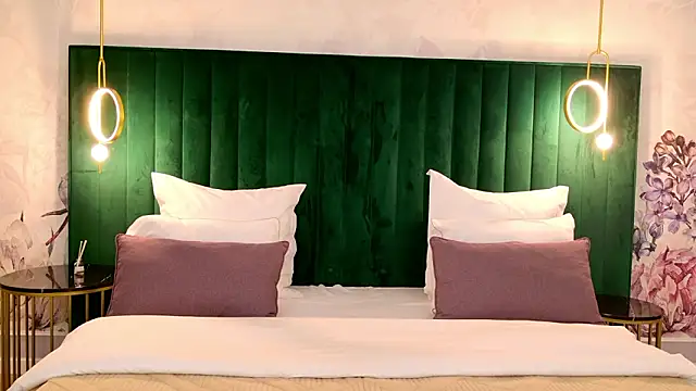 milaleoneli online show from March 2026 03:50:01 PM