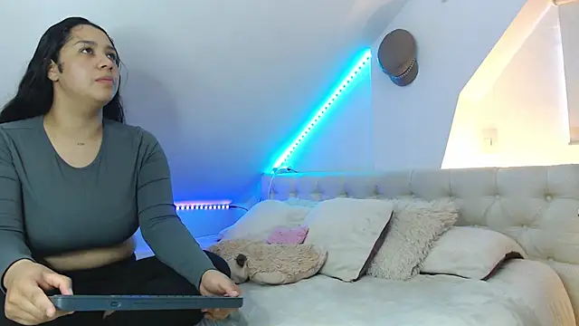 Scarlett Jazmin online show from October 2025 11:00:02 AM