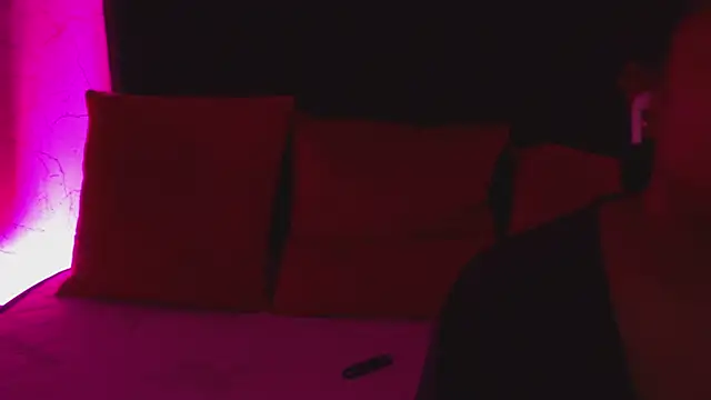 IzzyyBeelmonth online show from December 2024 10:39:02 PM