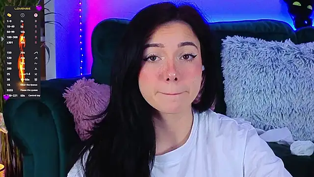 AveryWillow online show from March 2026 11:52:04 PM