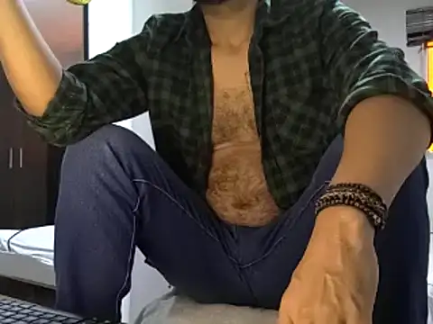 Snapshot of bruce_bigg chatting on February 2025 08:03:02 PM bruce bigg online show from February 2025 08:03:02 PM