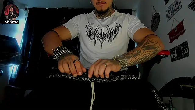 Snapshot of the_beast_master_ chatting on April 2026 09:21:02 PM the beast master online show from April 2026 09:21:02 PM
