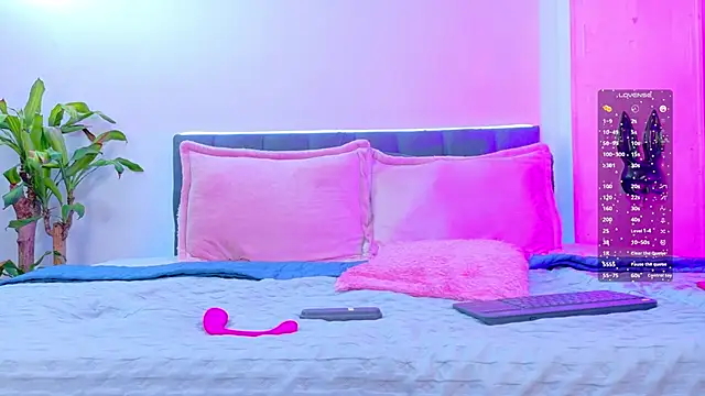 Rouse Hilton online show from September 2025 06:41:02 PM