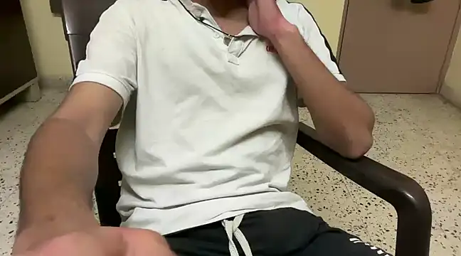 Snapshot of rahul_4u chatting on March 2025 06:00:01 PM rahul 4u online show from March 2025 06:00:01 PM