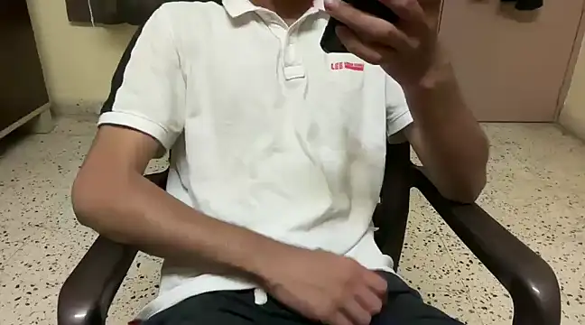 Snapshot of rahul_4u chatting on March 2025 03:51:02 PM rahul 4u online show from March 2025 03:51:02 PM