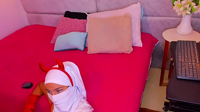 naomiii   online show from November 2025 11:54:01 AM