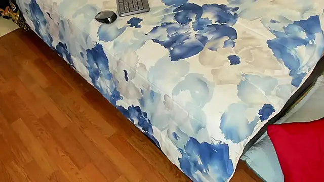 naomiii   online show from November 2025 11:43:01 AM