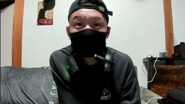 Snapshot of tuki_fu chatting on December 2024 11:01:01 AM tuki fu online show from December 2024 11:01:01 AM