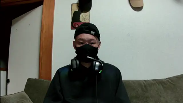 Snapshot of tuki_fu chatting on December 2024 11:49:02 AM tuki fu online show from December 2024 11:49:02 AM