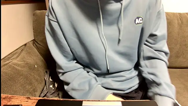 Snapshot of tuki_fu chatting on February 2025 11:58:01 AM tuki fu online show from February 2025 11:58:01 AM