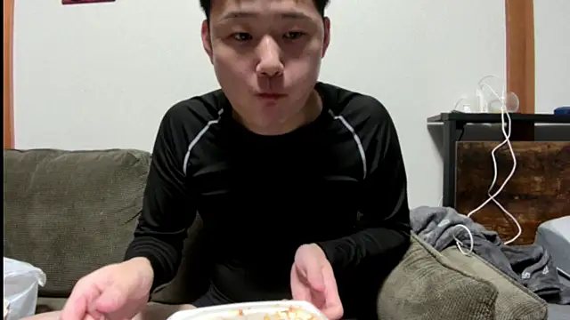 Snapshot of tuki_fu chatting on February 2025 12:16:01 PM tuki fu online show from February 2025 12:16:01 PM