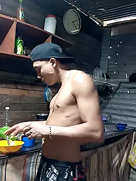 Snapshot of tayson_ chatting on January 2025 02:59:01 PM tayson online show from January 2025 02:59:01 PM