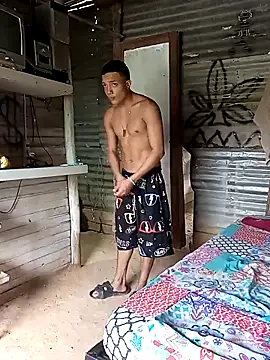 Snapshot of tayson_ chatting on January 2025 06:25:01 PM tayson online show from January 2025 06:25:01 PM