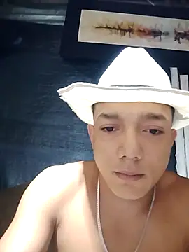 Snapshot of tayson_ chatting on April 2026 10:40:02 AM tayson online show from April 2026 10:40:02 AM