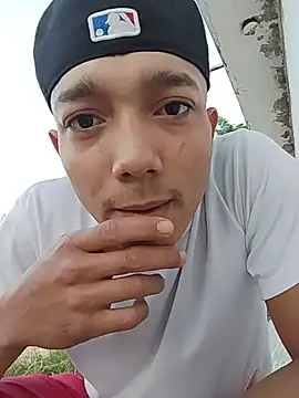 Snapshot of tayson_ chatting on May 2026 10:44:02 AM tayson online show from May 2026 10:44:02 AM