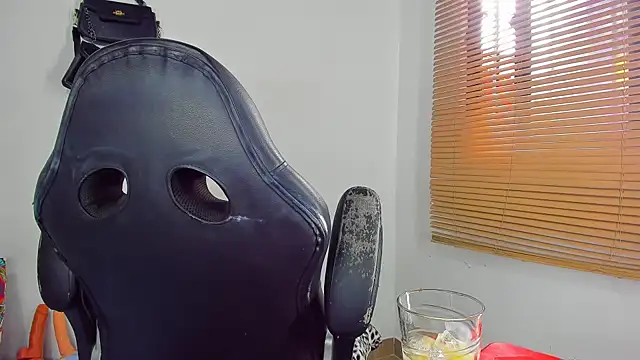 bigcrisblack online show from October 2025 03:23:02 PM