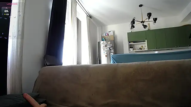 Blond Woman online show from February 2025 09:28:01 AM