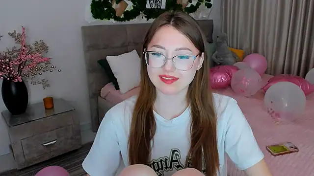 SereneFlame online show from February 2025 04:10:02 PM