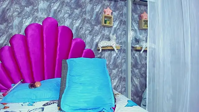 EMMAPARISS online show from February 2025 06:27:02 PM