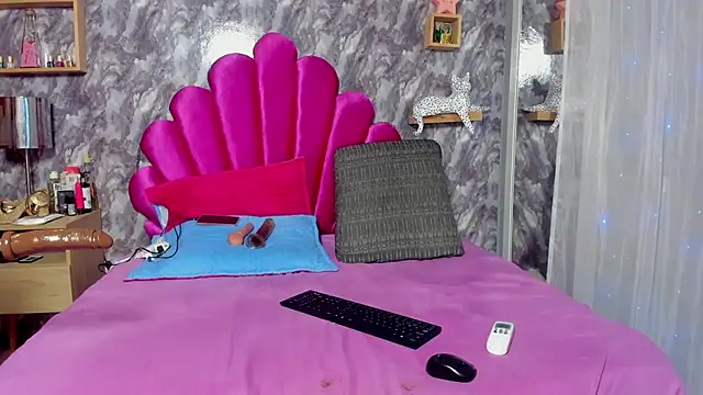 EMMAPARISS online show from February 2025 06:40:01 PM