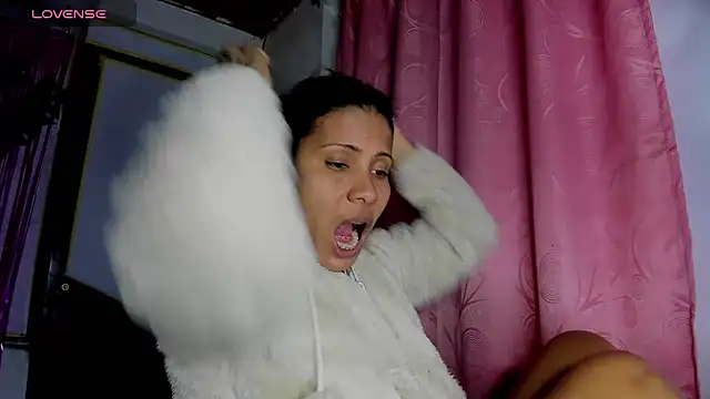 Snapshot of Nenita_Hot_ chatting on September 2025 03:21:01 AM Nenita Hot  online show from September 2025 03:21:01 AM