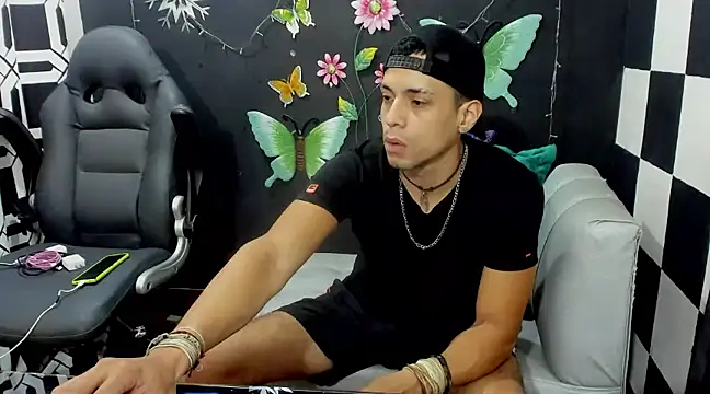 MikeRose94 online show from February 2025 07:41:02 PM