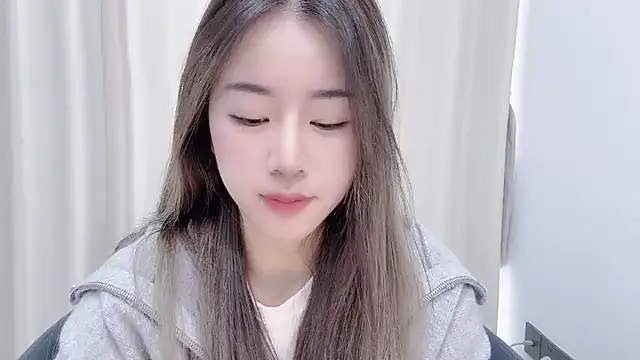 chloe-01 online show from December 2024 04:53:01 AM