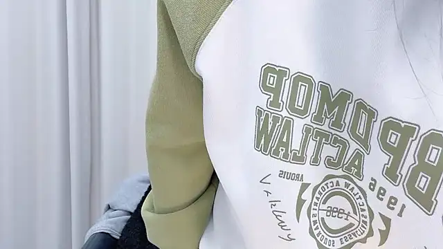 Snapshot of chloe-01 chatting on January 2025 04:22:02 AM chloe-01 online show from January 2025 04:22:02 AM