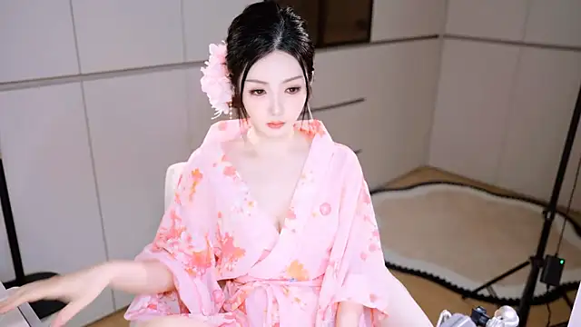 Eimile online show from May 2026 11:13:01 PM