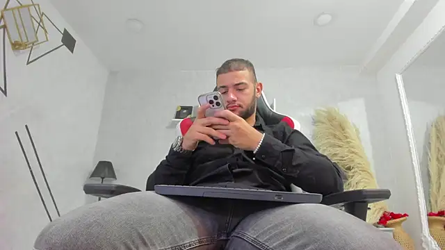 Snapshot of MaximusDick1_ chatting on May 2026 11:42:02 AM MaximusDick1 online show from May 2026 11:42:02 AM