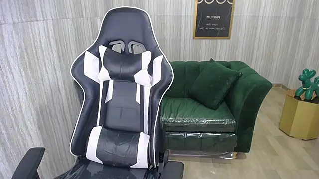 Snapshot of Bela_t_ chatting on December 2024 07:49:01 PM Bela t online show from December 2024 07:49:01 PM