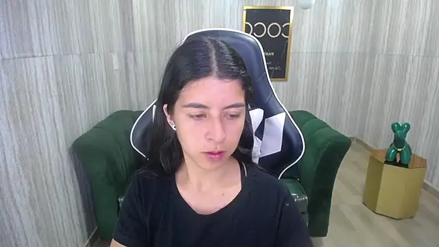 Snapshot of Bela_t_ chatting on December 2024 04:38:01 PM Bela t online show from December 2024 04:38:01 PM