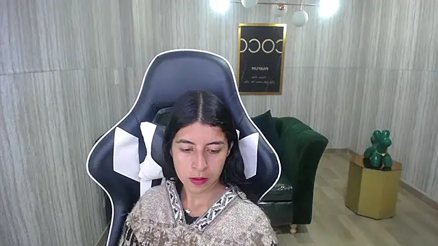 Snapshot of Bela_t_ chatting on December 2024 04:43:01 PM Bela t online show from December 2024 04:43:01 PM