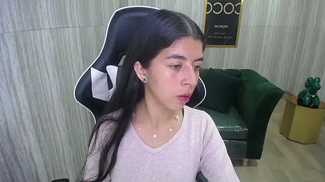 Snapshot of Bela_t_ chatting on December 2024 04:25:02 PM Bela t online show from December 2024 04:25:02 PM