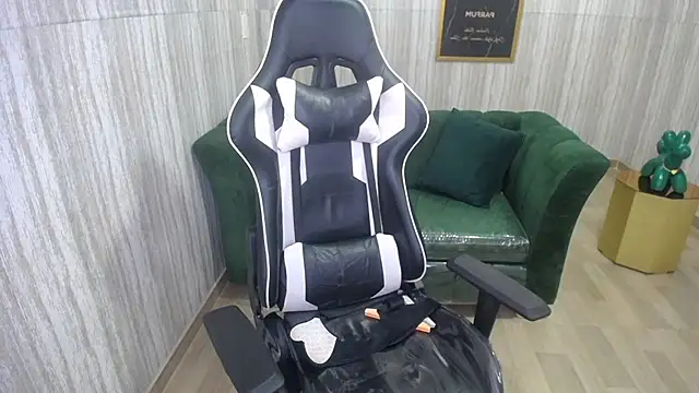 Snapshot of Bela_t_ chatting on December 2024 07:27:02 PM Bela t online show from December 2024 07:27:02 PM