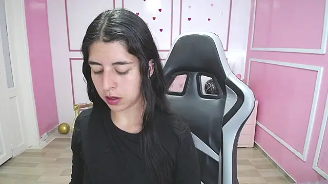 Snapshot of Bela_t_ chatting on January 2025 04:33:02 PM Bela t online show from January 2025 04:33:02 PM