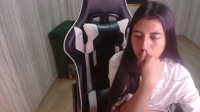 Snapshot of Bela_t_ chatting on February 2025 10:43:02 PM Bela t online show from February 2025 10:43:02 PM