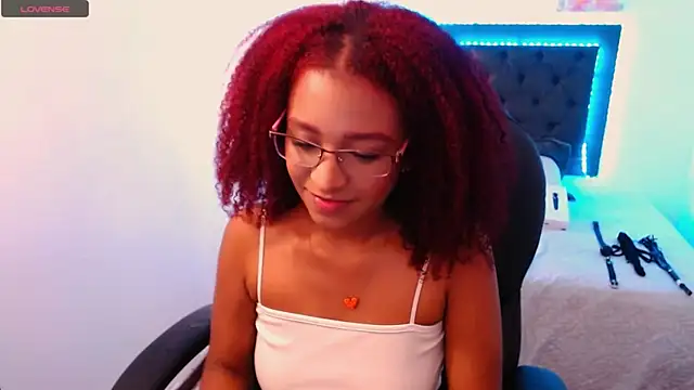 Snapshot of Lorena_Vieira_ chatting on January 2025 04:51:02 PM Lorena Vieira online show from January 2025 04:51:02 PM