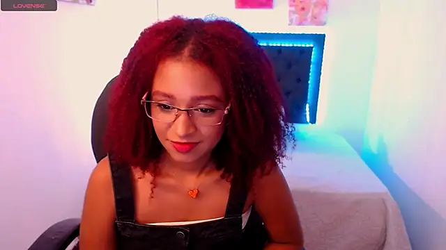 Snapshot of Lorena_Vieira_ chatting on January 2025 06:53:02 PM Lorena Vieira online show from January 2025 06:53:02 PM