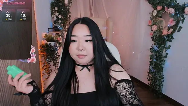 Snapshot of mei_honey_ chatting on December 2024 05:31:02 PM mei honey online show from December 2024 05:31:02 PM