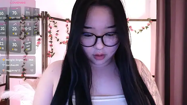 Snapshot of mei_honey_ chatting on March 2025 05:49:01 PM mei honey online show from March 2025 05:49:01 PM