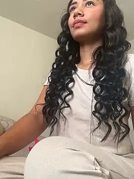 Snapshot of _Luana chatting on December 2024 09:11:02 AM Luana online show from December 2024 09:11:02 AM