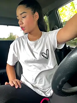  Luana online show from November 2025 07:47:01 PM