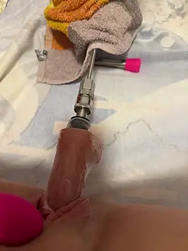 luisa1 online show from April 2026 07:03:02 PM