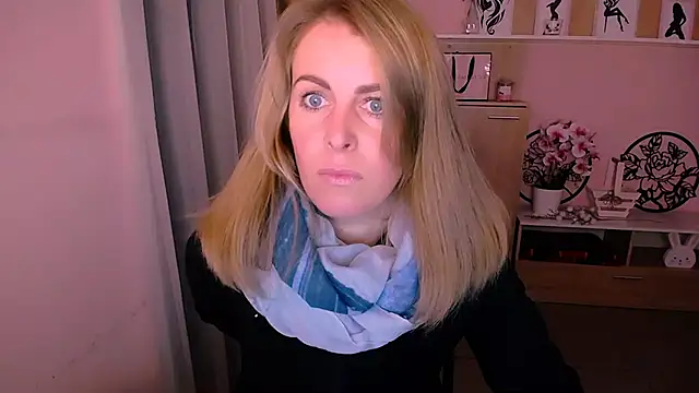 Snapshot of Hot_Milady chatting on December 2024 07:38:02 AM Hot Milady online show from December 2024 07:38:02 AM