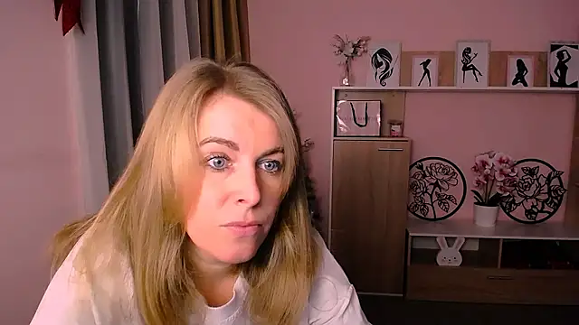Snapshot of Hot_Milady chatting on December 2024 07:39:01 AM Hot Milady online show from December 2024 07:39:01 AM